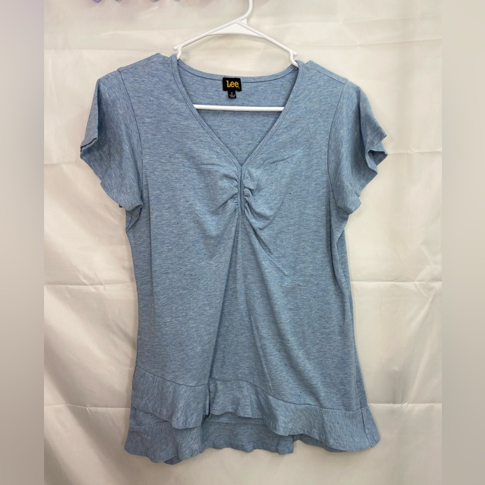 NWOT LEE women’s light blue speckled ruffle scrunched v-neck short sleeve blouse